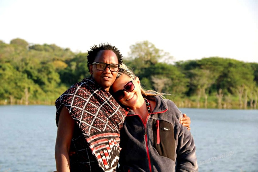 Un maasai e un'italiana